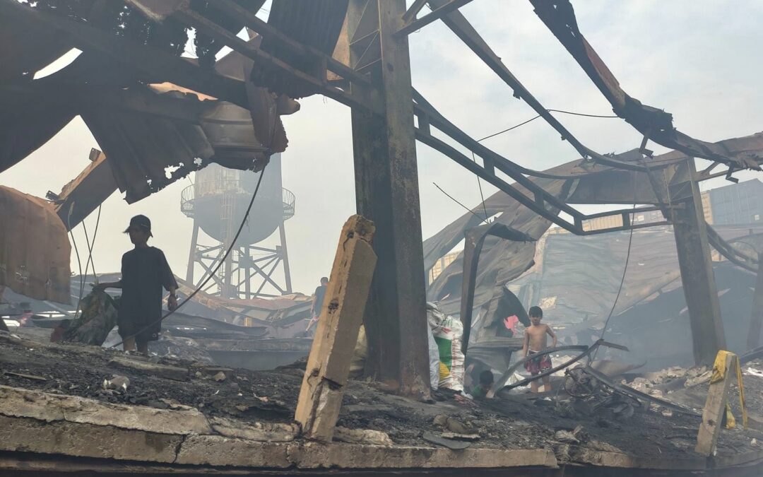 Grote brand verwoest een deel van sloppenwijk